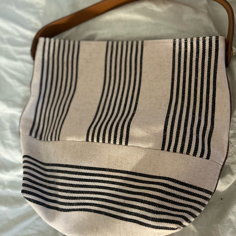 Fossil off white with black striped shoulder bag
with extra brown leather strap - Picture 13 of 14